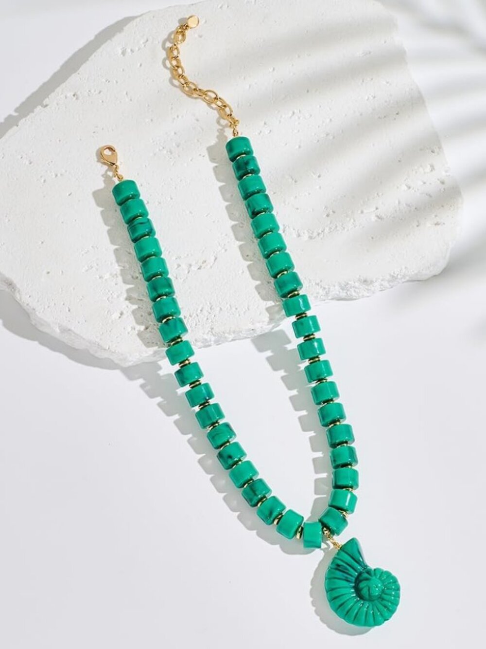 Green Beaded Conch Shell Pendant Necklace Chunky NWT